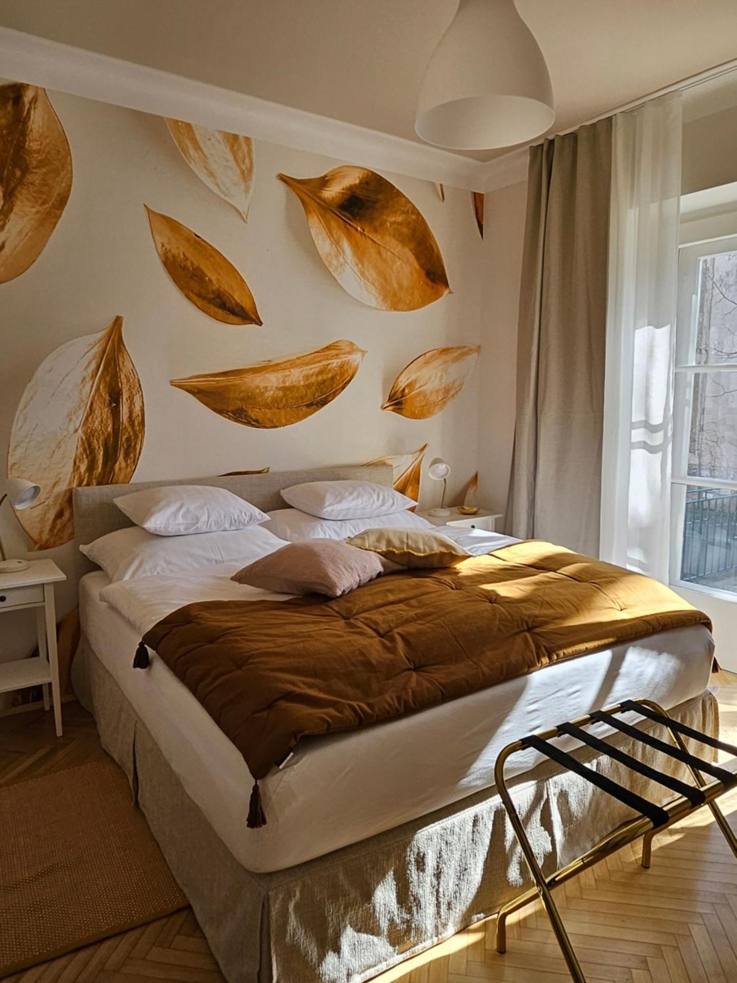 Golden Flat By Grazrentals With Parkview - Brandnew & Free Parking Exterior photo